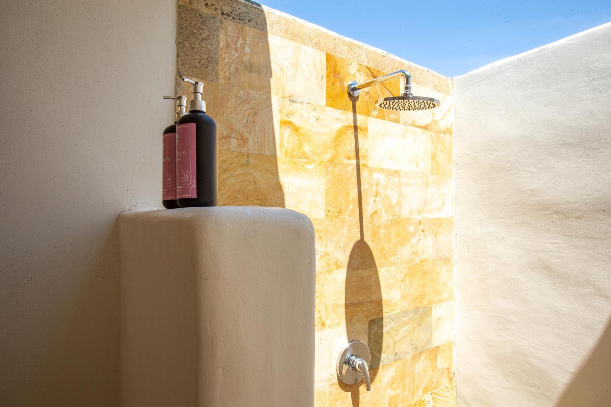 La Roja Bungalows Batununggul エクステリア 写真